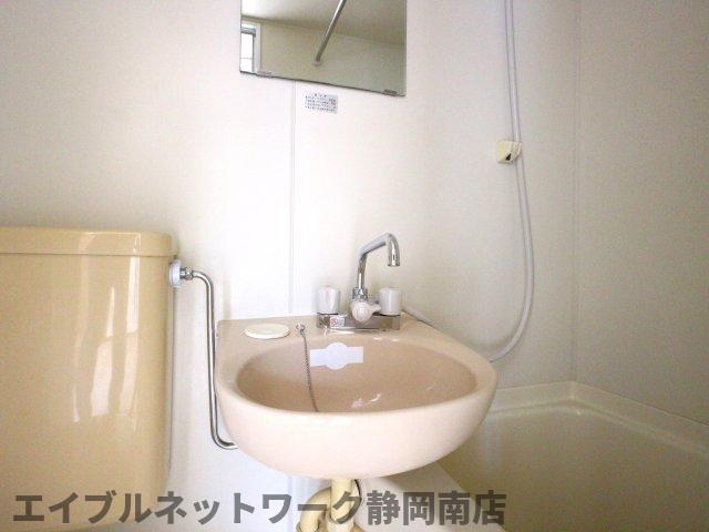 洗面設備　脱衣スペースもあります