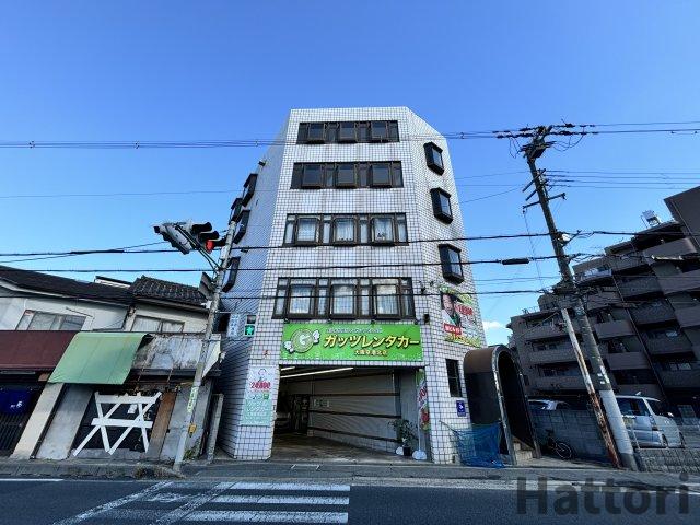 【池田市鉢塚のマンションの建物外観】