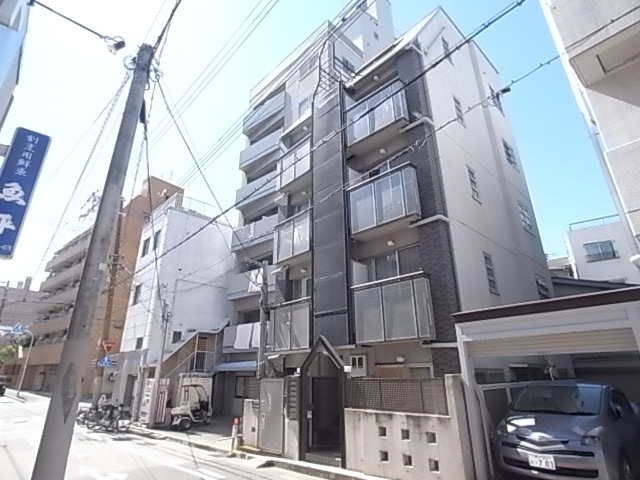 【神戸市中央区花隈町のマンションの建物外観】