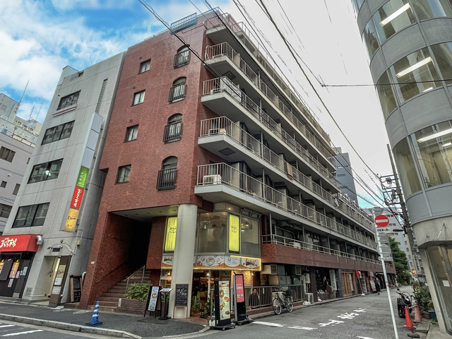 千代田区神田小川町のマンションの建物外観