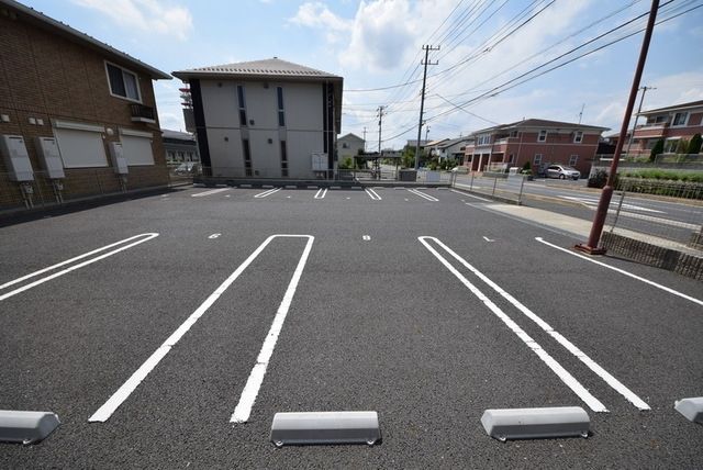 【千葉市緑区あすみが丘東のアパートの駐車場】