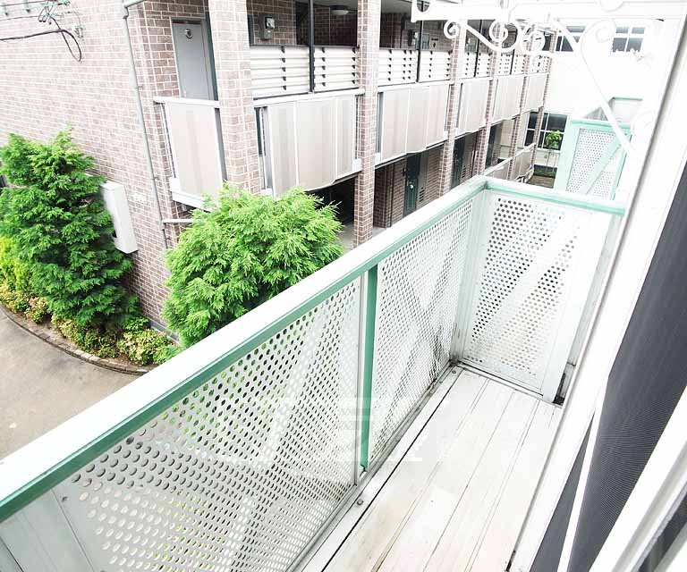 【京都市南区西九条豊田町のアパートのバルコニー】