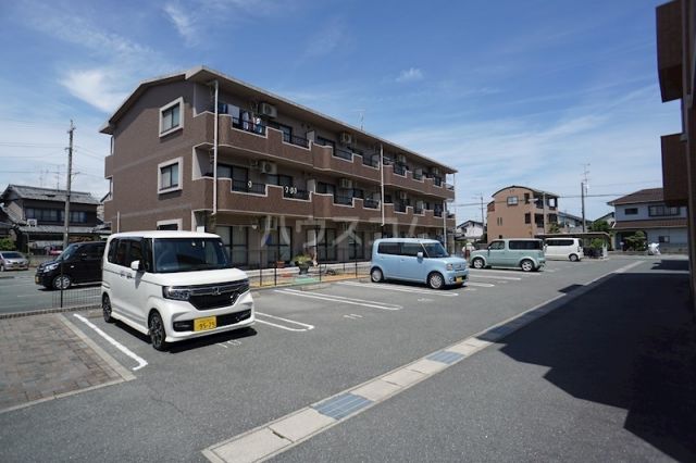 【浜松市中央区舞阪町浜田のマンションの駐車場】