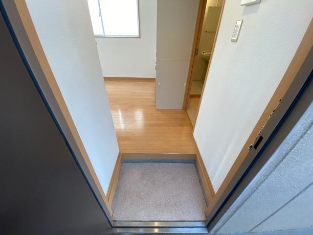 玄関　同物件別室写真