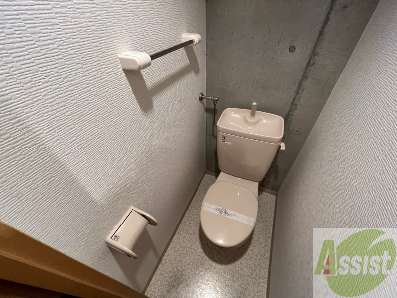 トイレ　ウォシュレット機能がついたトイレです。安心して使用できますね