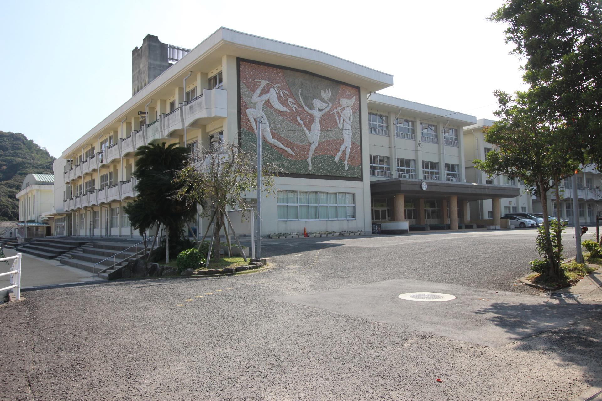 小学校　長与南小学校（小学校）まで1153m