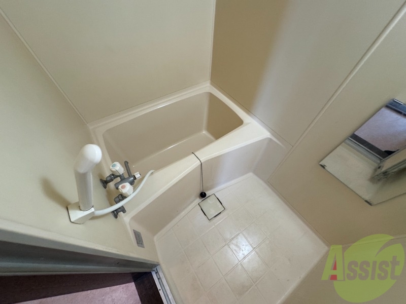 バス・シャワールーム　ユニットバスです。疲れを癒すのに欠かせませんね！