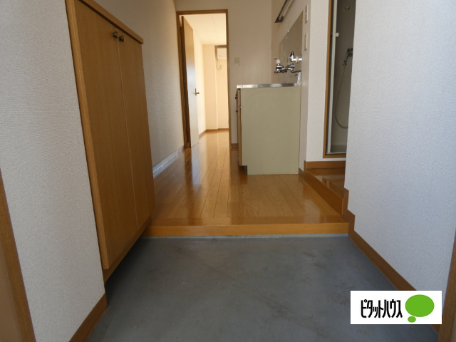 玄関　他のお部屋のお写真です