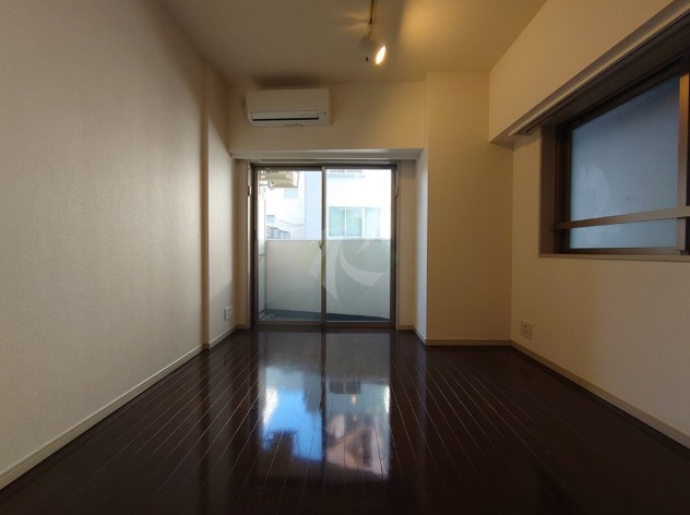 居室・リビング　同間取り反転部屋参考画像