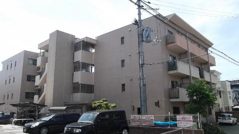 茨木市総持寺駅前町