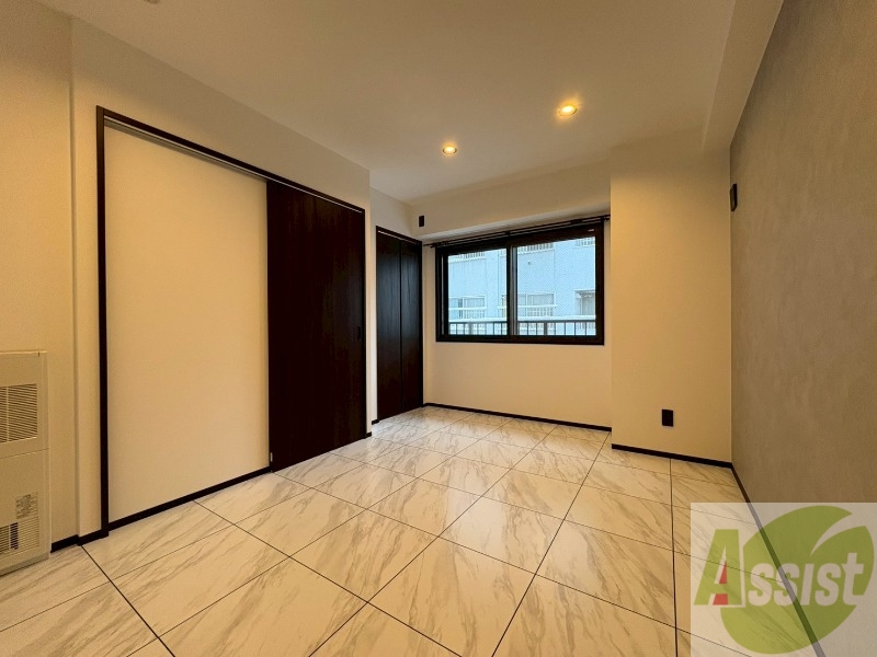 その他部屋・スペース　戸を閉めるとリビングと区切られた寝室にすることができますよ。