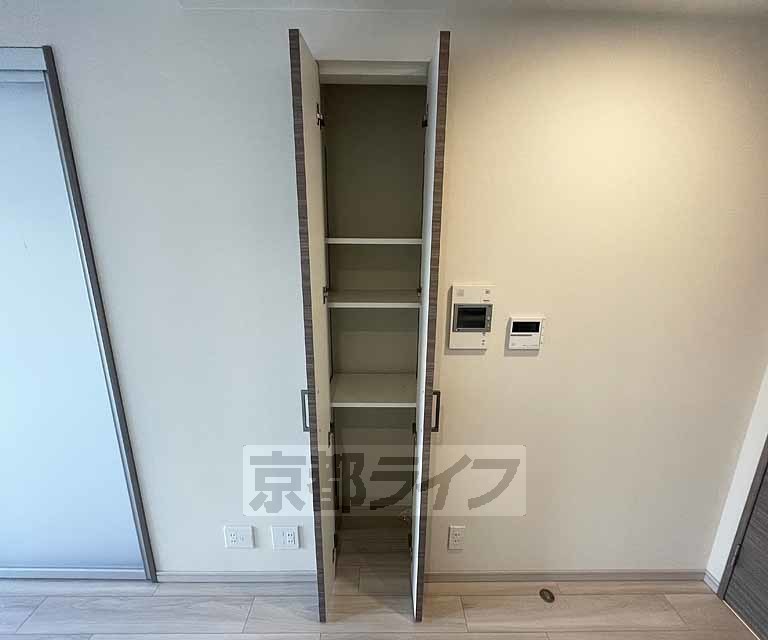 トイレ　ウォシュレット完備。