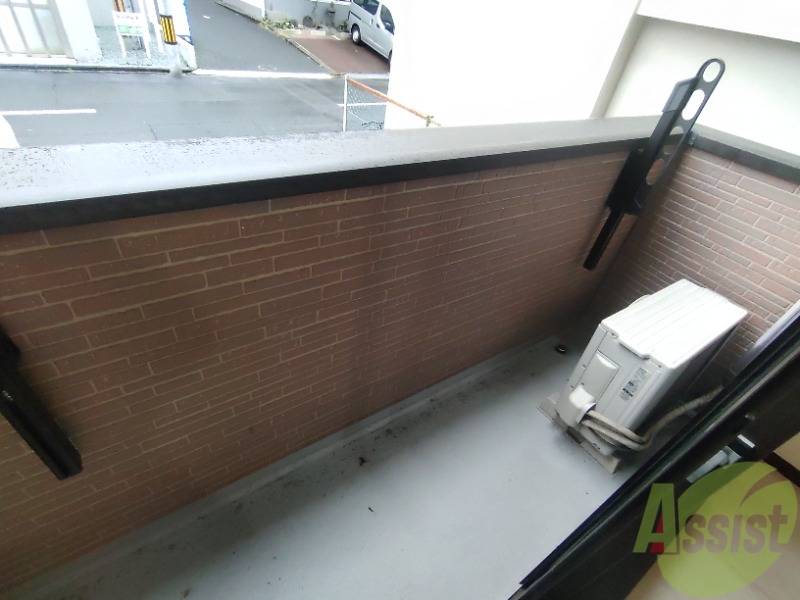 バルコニー　ベランダはよく日が当たり気持ちの良い空間です。