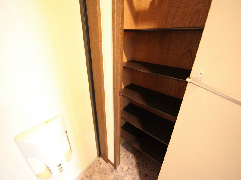 玄関　玄関　シューズボックス付