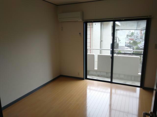 居室・リビング　落ち着いた色合いです