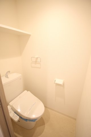 トイレ　スペースが確保できる洗面所です