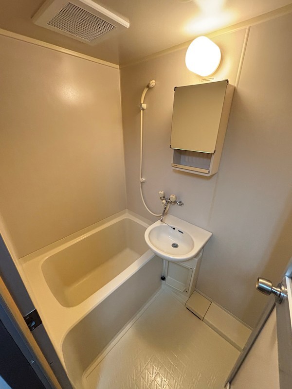 バス・シャワールーム　バストイレ別