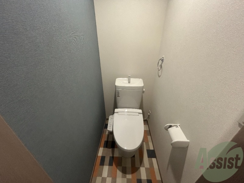 トイレ　トイレはウォシュレット機能付きです。安心して使用できますね。
