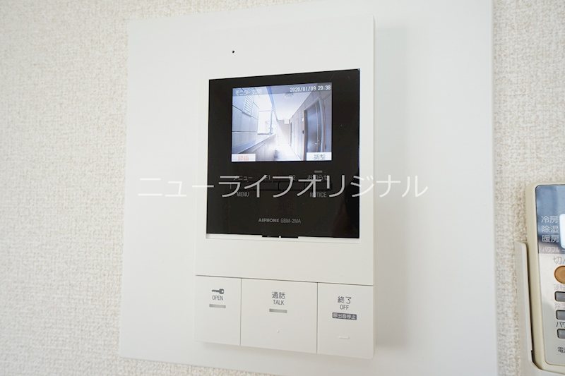 セキュリティ　室内に居ながら訪問者を目視できるTVモニターホン付き☆
