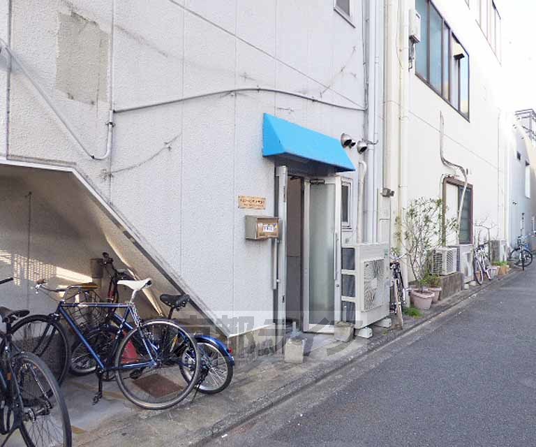 その他共有部分　建物入口です。