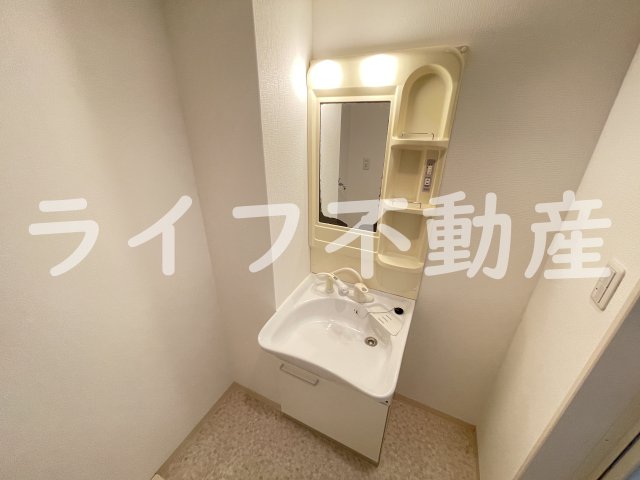 洗面設備　独立洗面台で身支度をすべて済ませてしまいましょう