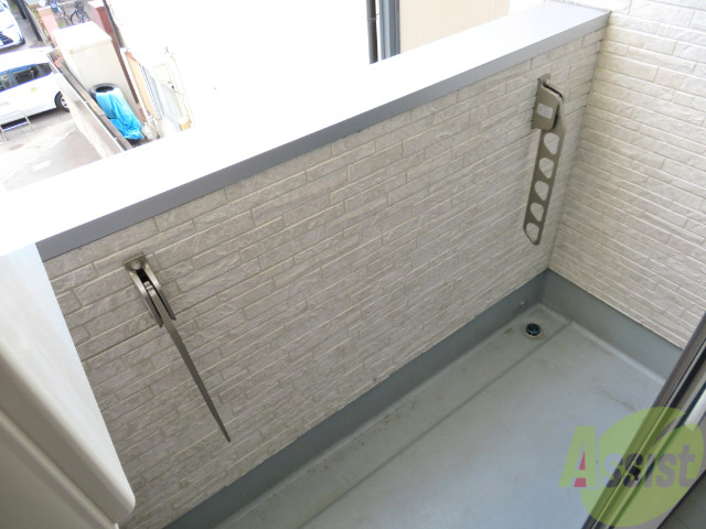 バルコニー　バルコニーは南側、陽当たりよくお洗濯にいいですね