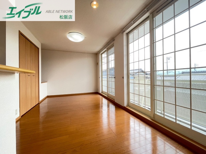 居室・リビング　同型参考写真