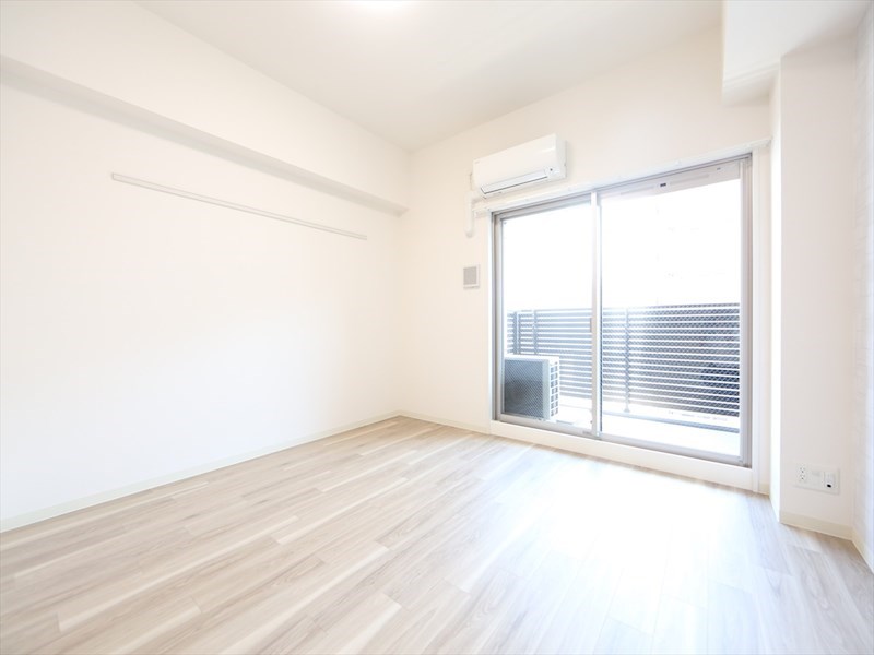 バルコニー　洋室11.6帖　エアコン完備　南面バルコニー