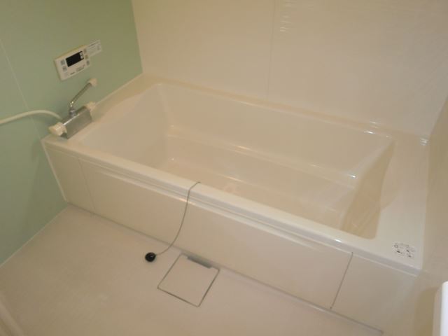 バス・シャワールーム　広い浴室は足が伸ばせます。