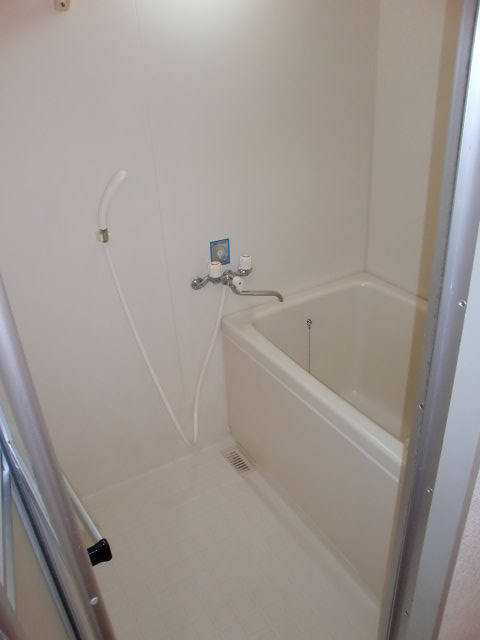 バス・シャワールーム　収納押入れ１間半