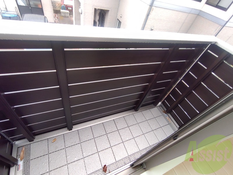 バルコニー　ベランダはよく日が当たり気持ちの良い空間です。