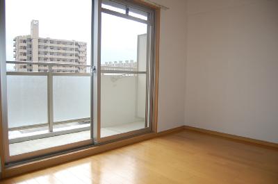 その他部屋・スペース　陽当たり良好のベッドルーム。別室写真。現状優先。