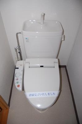 トイレ　温水洗浄便座付き。別室写真。現状優先。