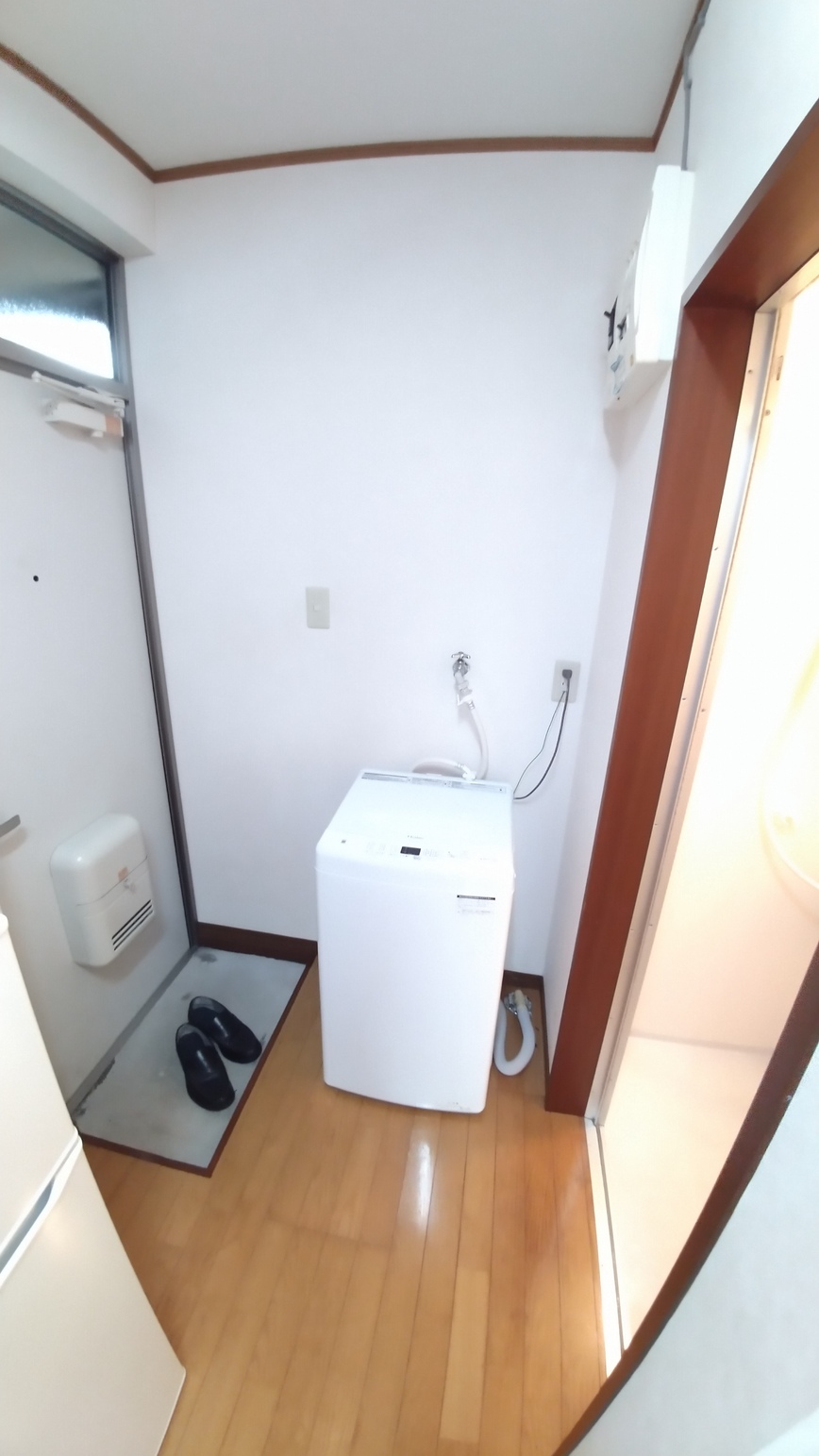玄関　洗濯機付き
