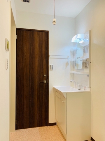 コンビニ　ローソン（コンビニ）まで673m