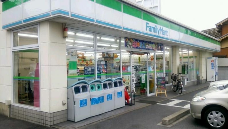 コンビニ　ファミリーマート大森南店（コンビニ）まで615m