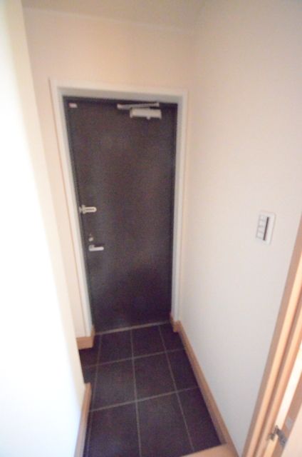 玄関　弊社は都内全域の物件をご紹介可能です！