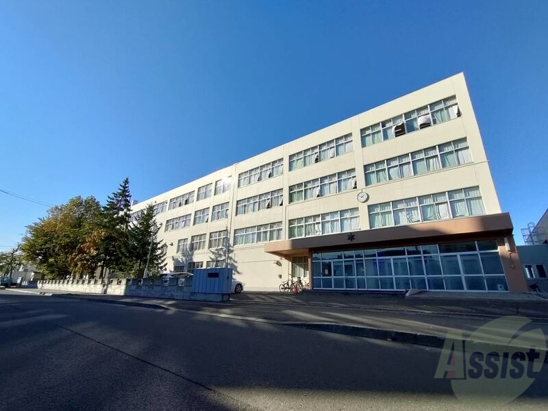 中学校　札幌市立栄南中学校（中学校）まで142m