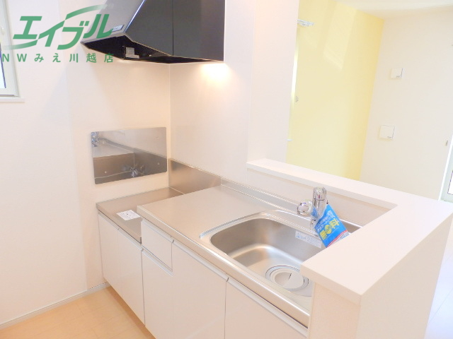 キッチン　同物件別室反転タイプ画像