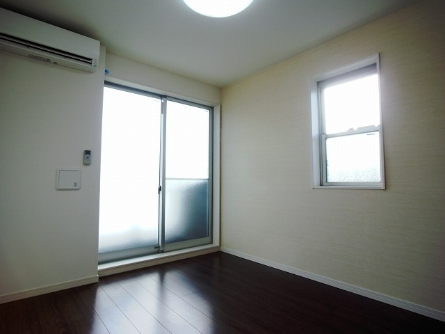 居室・リビング　こちらのリビングで趣味の時間をお楽しみください