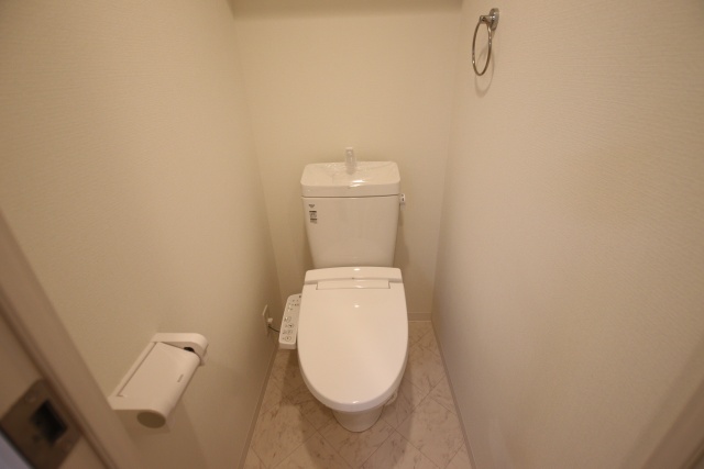 トイレ　※別室の参考写真の為、現況優先です。