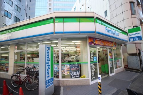 コンビニ　ファミリーマート 蒲田駅東店（コンビニ）まで22m