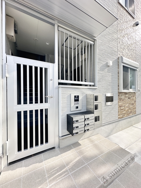 エントランス　明るいエントランスであなたのお帰りをお待ちします＾＾