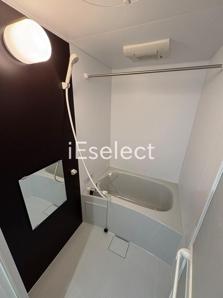 バス・シャワールーム　浴室乾燥機付きバスルームです