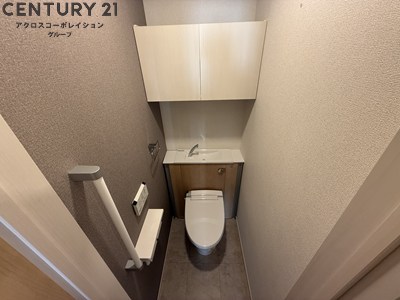 トイレ　温水洗浄便座機能付きトイレです☆