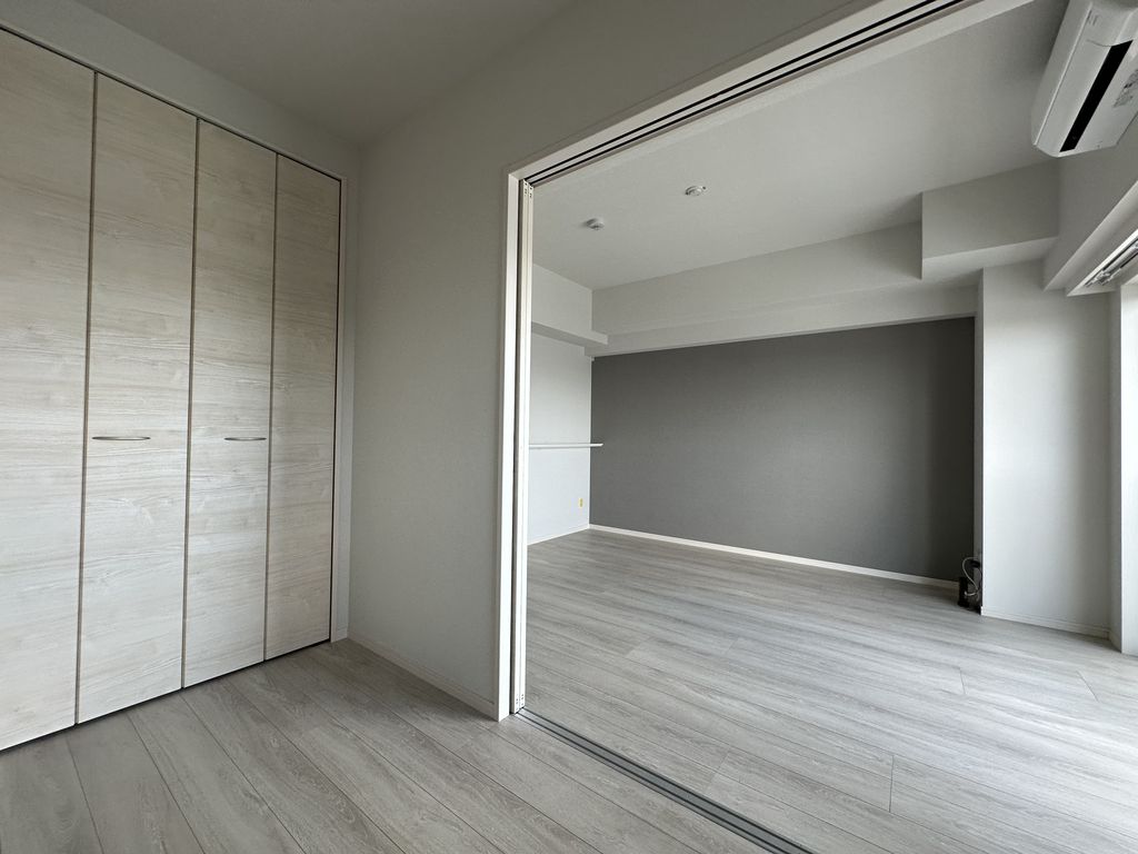 居室・リビング　こちらの居間で趣味の時間をお楽しみください