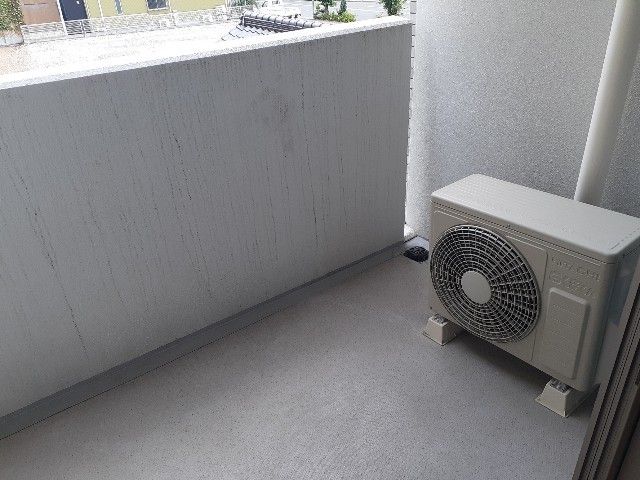 バルコニー　暖かな日差しのふりそそぐバルコニー