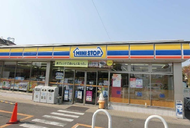 コンビニ　ミニストップ（コンビニ）まで350m