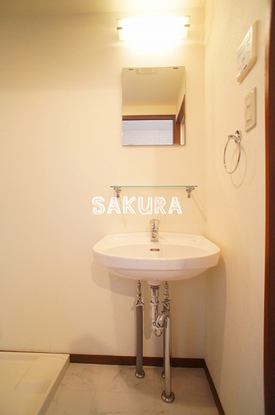洗面設備　身支度に欠かせない独立洗面台♪