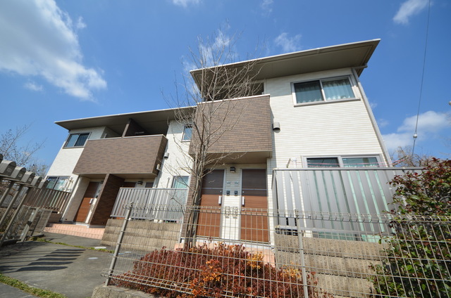 建物外観　～高台に建ってますっ～